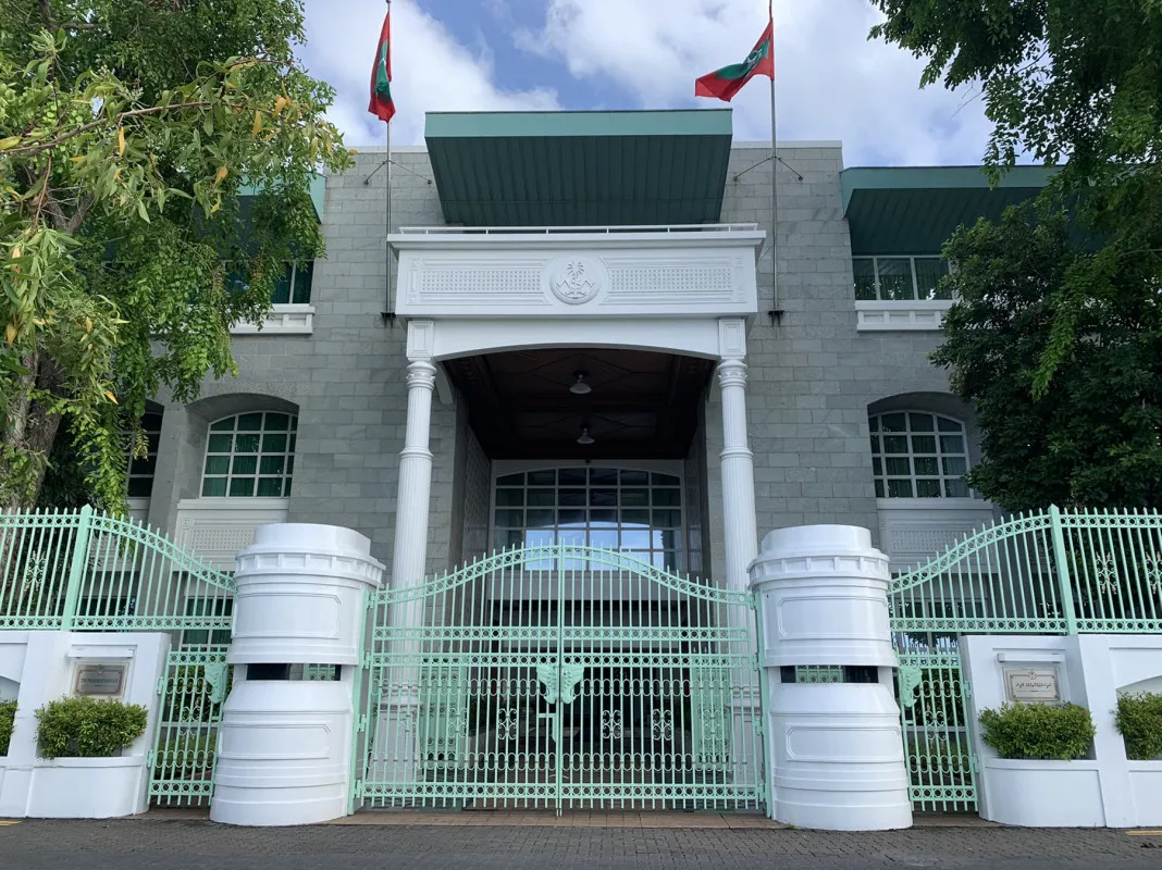 އަންނަ އާދީއްތަ ދުވަސް ބަންދު!