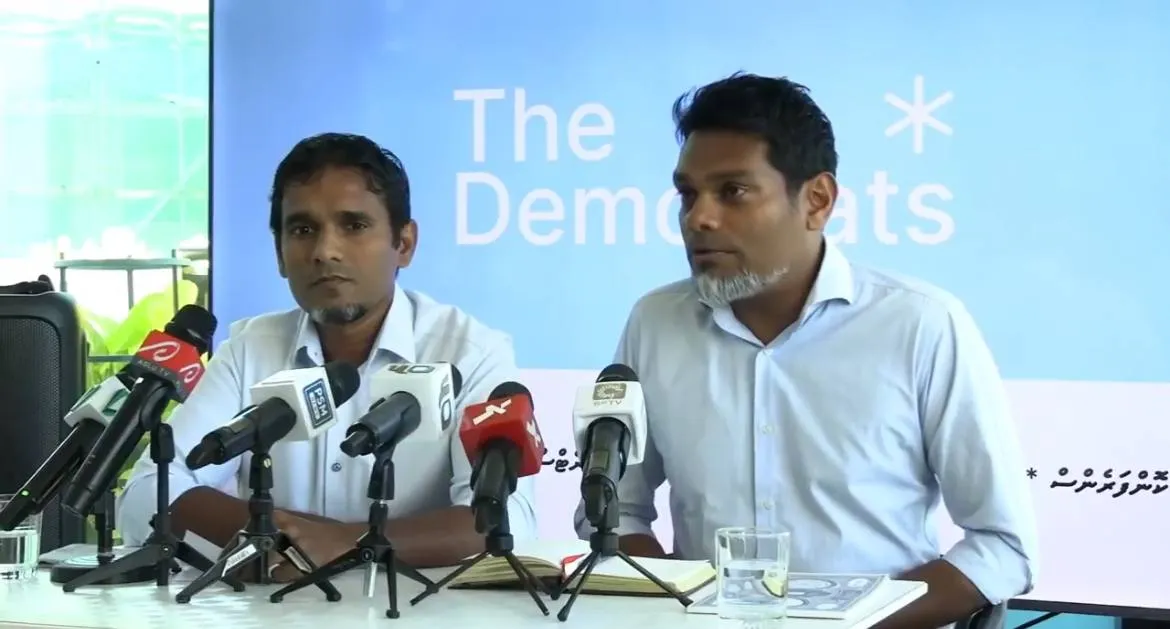 ޑިމޮކްރެޓްސްގެ ނޫސްވެރިންގެ ބައްދަލުވުން