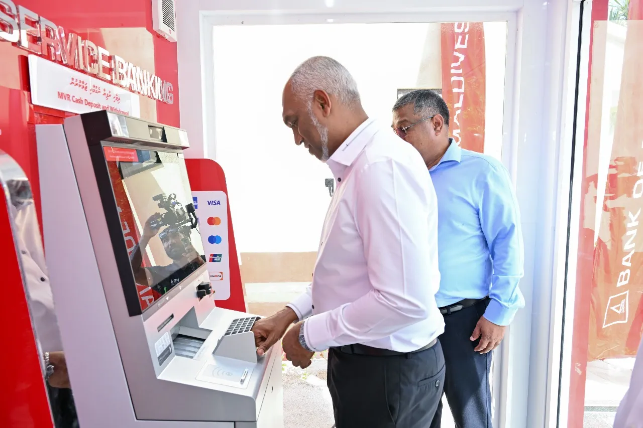 ރައީސް ޑރ.މުއިއްޒު ކަމަދޫގައި އޭޓިއެމްގެ ހިދުމަތް ފައްޓައިދެއްވަނީ... ފޮޓޯ؛ ރައީސް އޮފީސް