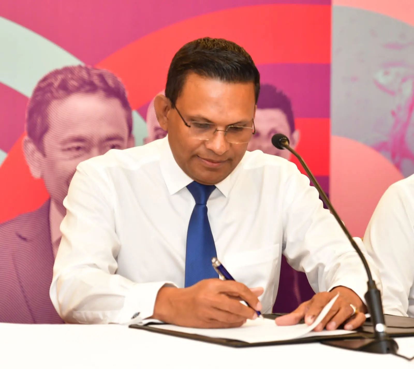 މިވަގުތު ދުރުގައި ހުއްޓަސް އަޅުގަނޑުގެ ހިތް އޮތީ ޕީޕީއެމްއާއެކު: ނާޒިމް