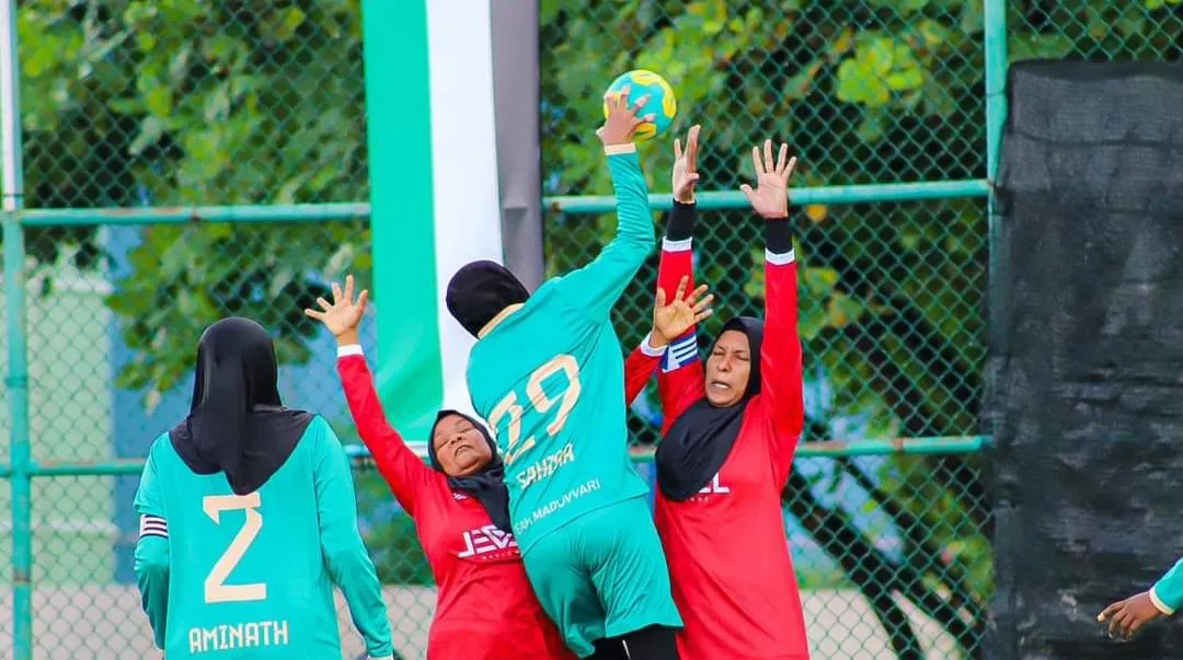 ހުޅުދުއްފާރު އަތުން ބަލިވެ، ބާކީ އެއް މެޗު އޮއްވައި މަޑުއްވަރީ މުބާރަތުން ކަޓައިފި