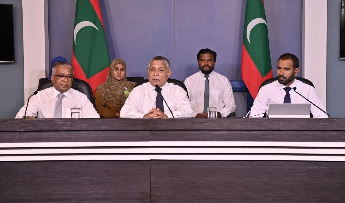 ބިދޭސީ 10 މީހުން ހިމެނޭ ގޯތި ލިސްޓް: އަކްރަމް ރައްދު ދެއްވައިފި