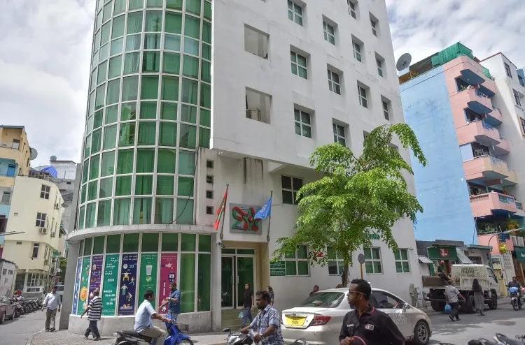 ޞިއްޙީ ގޮތުން ފައިދާހުރި ގޮތަށް ހަރަކާތްތައް ބައްޓަން ކުރުމާއި ގުޅޭ ގާނޫނަށް އަމަލުކުރަން ފަށައިފި!