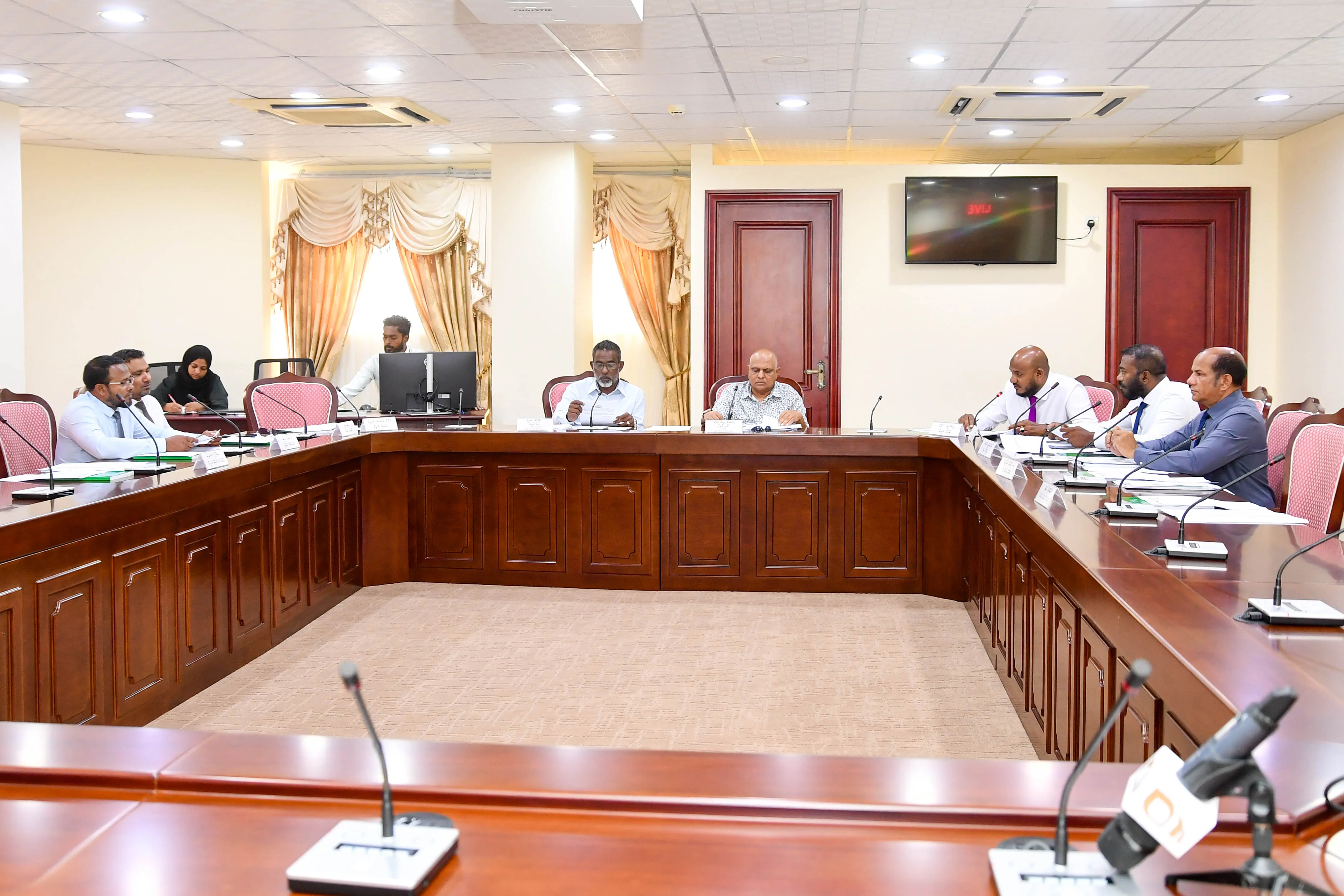 ދެ އިންތިޚާބު އެއްކޮށްލަން އީސީ، އޭޖީ އަދި ސިޔާސީ ޕާޓީތަކުގެ ލަފާ ހޯދަނީ