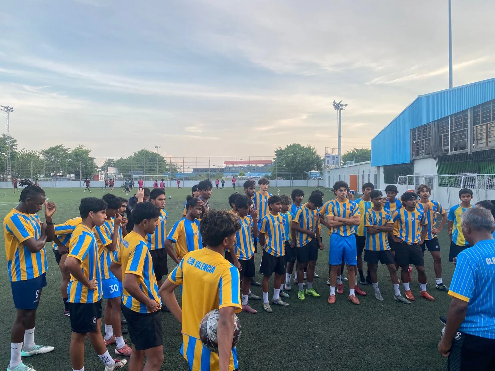 ވެލެންސިއާ ޓީމް ފަރިތަކުރުންތަކުގައި... ފޮޓޯ: ވެލެންސިއާ
