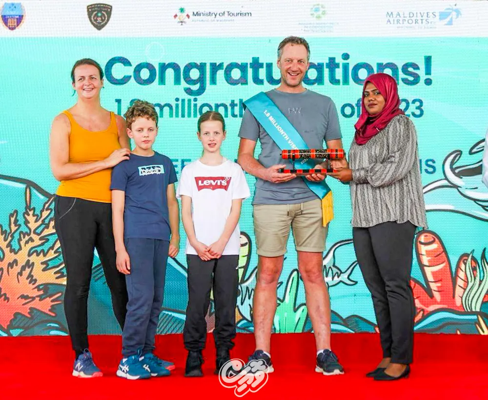 MMPRC MD welcomes 1.8 millionth tourist -- Photo: Voice