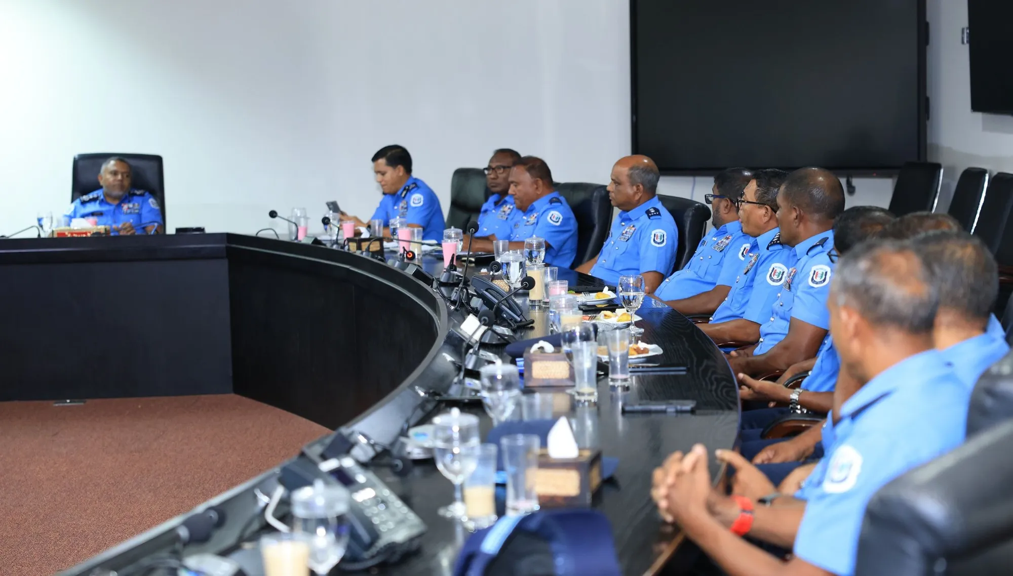 ފުލުހުންގެ ހިދުމަތުގައި 35 އަހަރުވީ އޮފިސަރުންނާއި ސީޕީ ބައްދަލު ކުރެއްވުން