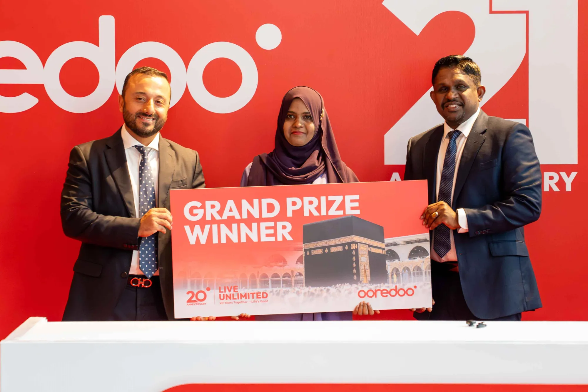 ގުރުއަތުން ހޮވުނު މިސްރިއްޔާއާއި އިނާމު ހަވާލު ކުރަނީ -- ދުވަސް ފޮޓޯ