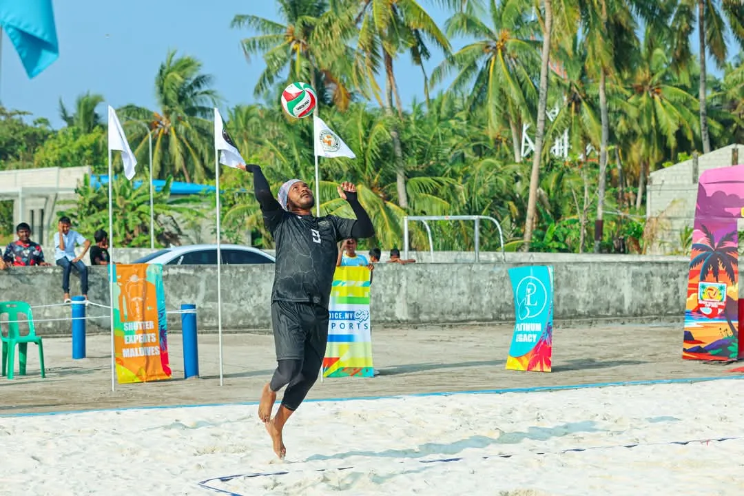 ފަހަތުން އަރައި ބީޗް ބަމްޕާސް ބަލިކޮށް ހޫ ސްޕޯޓްސް ކުލަބުން ފެށުން ރަނގަޅުކޮށްފި