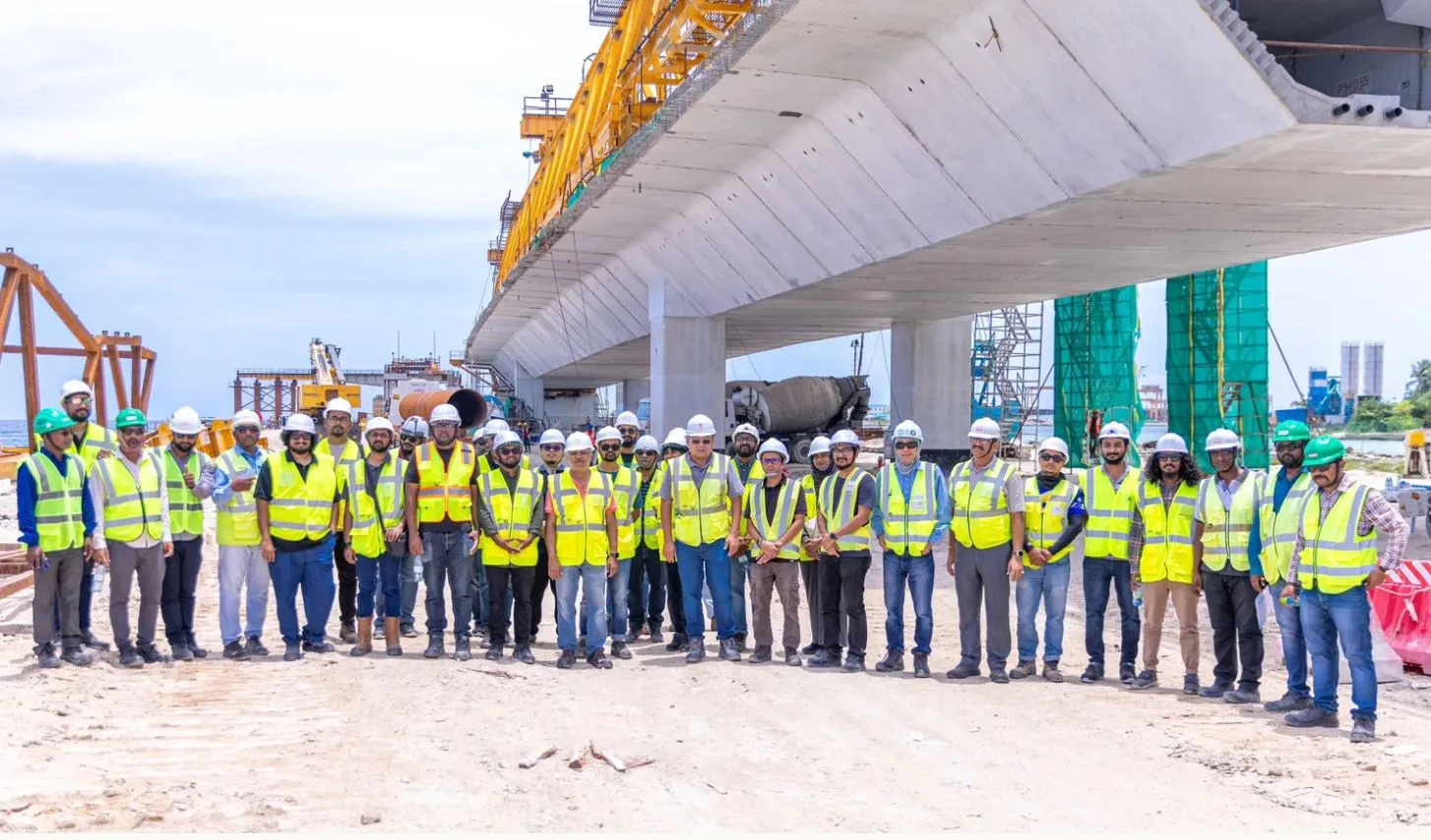 ސިވިލް އިންޖިނިއަރުންގެ ޖަމްޢިއްޔާގެ ޓީމެއް ތިލަމާލެ ބްރިޖް ސައިޓަށް ޒިޔާރަތްކޮށްފި