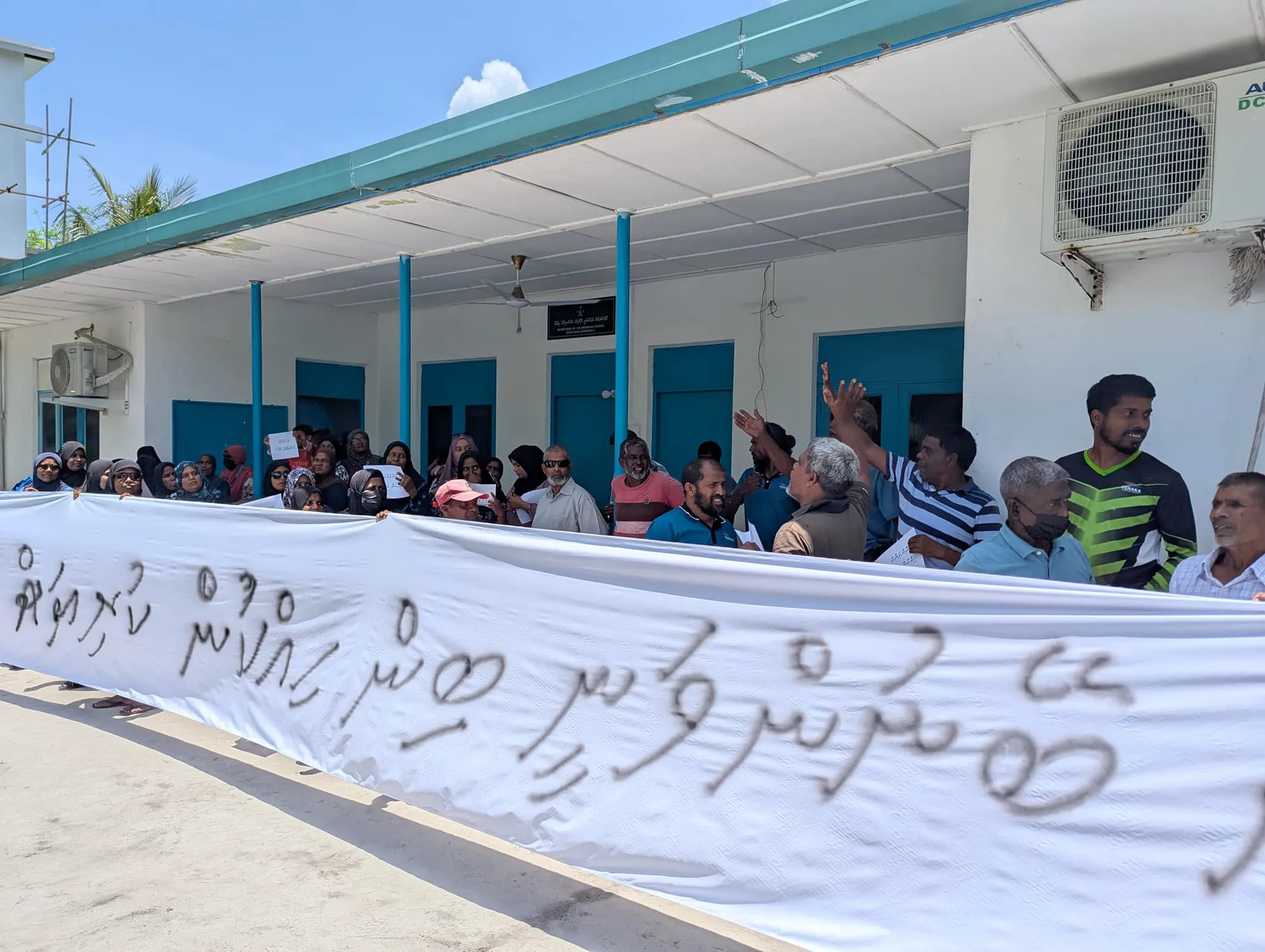 Citizens protesting in Dhonfanu on 9th September (Photo/Dhonfanu council)
