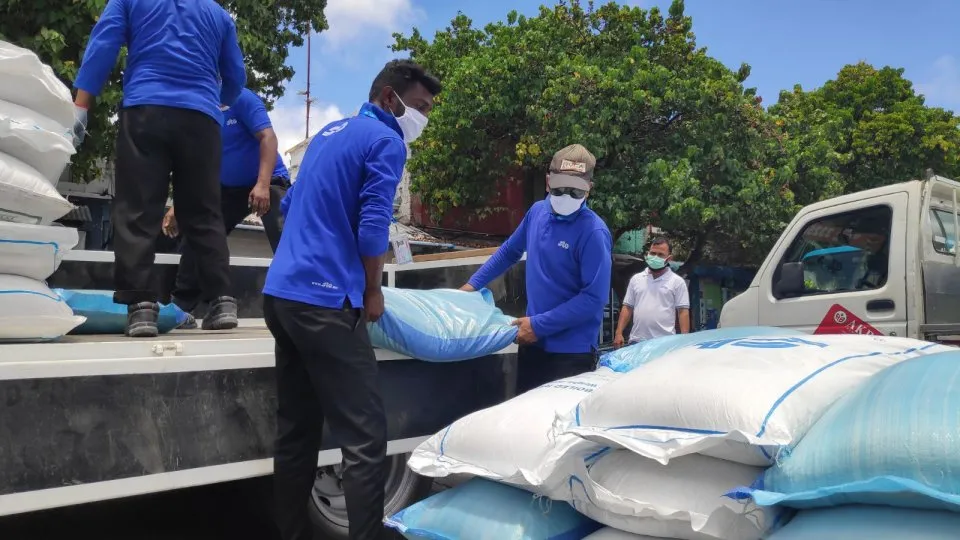 އެސްޓީއޯއިން ކާޑުގެ ބާވަތްތައް ދޯންޏަކަށް ސަޕްލައިކުރަނީ.. ފޮޓޯ/ އެސްޓީއޯ