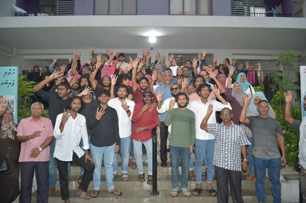 މުއިއްޒުގެ ކެމްޕެއިން ރަސްމީކޮށް ފަށައިފި! ދޮރުން ދޮރަށް ހަރަކާތަށް ހޫނު ތަރުޙީބެއް!