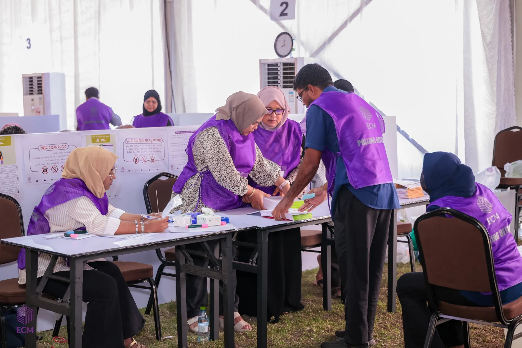 ވޯޓު އެއްވަރުވި ކެންޑިޑޭޓުންގެ މެދުގައި ބާއްވާ އިންތިޚާބުގެ ވޯޓުލުން ފަށައިފި