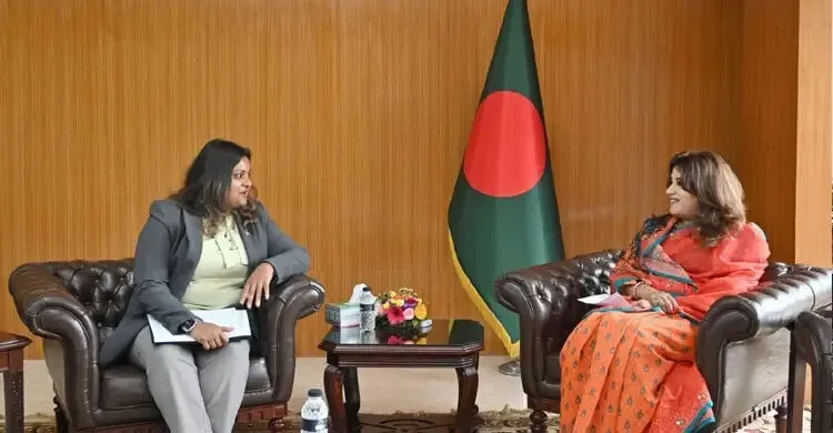 ދިވެހިރާއްޖެއިން ބަންގްލަދޭޝްއަށް ކަނޑައަޅުއްވާފައި ހުންނަވާ ހައިކޮމިޝަނަރު ޝިއުނީން ރަޝީދު، އެ ގައުމުގެ ސްޓޭޓް މިނިސްޓަރ ފޯ ފޮރިން އެފެއާޒް ޝަމާ އޮބައިދުއާ ބައްދަލުކުރެއްވުމުގެ ތެރެއިން