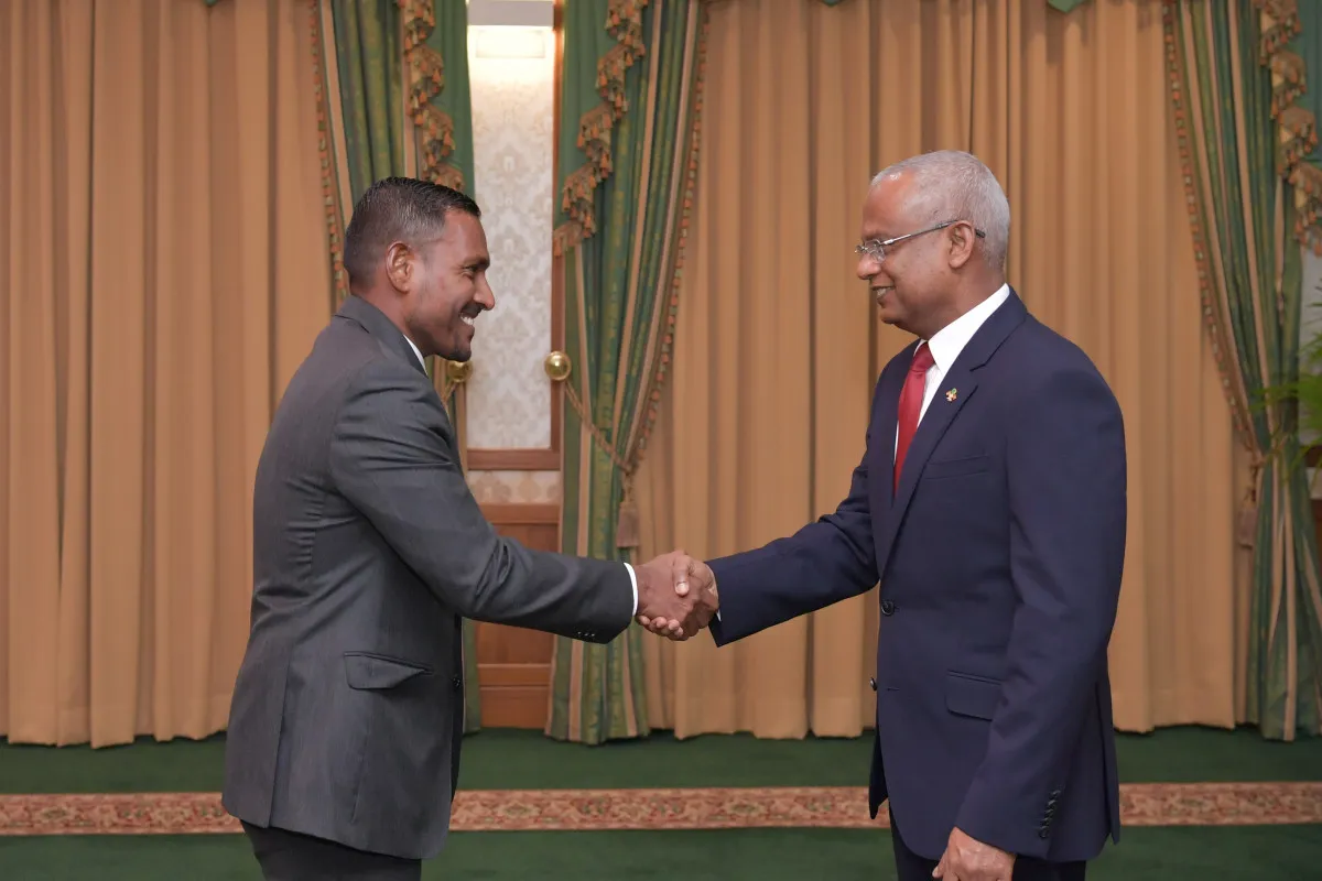 އިދިކޮޅުން ޕީޖީ ޝަމީމް އާއި ބައްދަލުކުރިތާ މާ ގިނަ އިރުތަކެއް ނުވެ، ޝަމީމް ރައީސް އޮފީހަށް