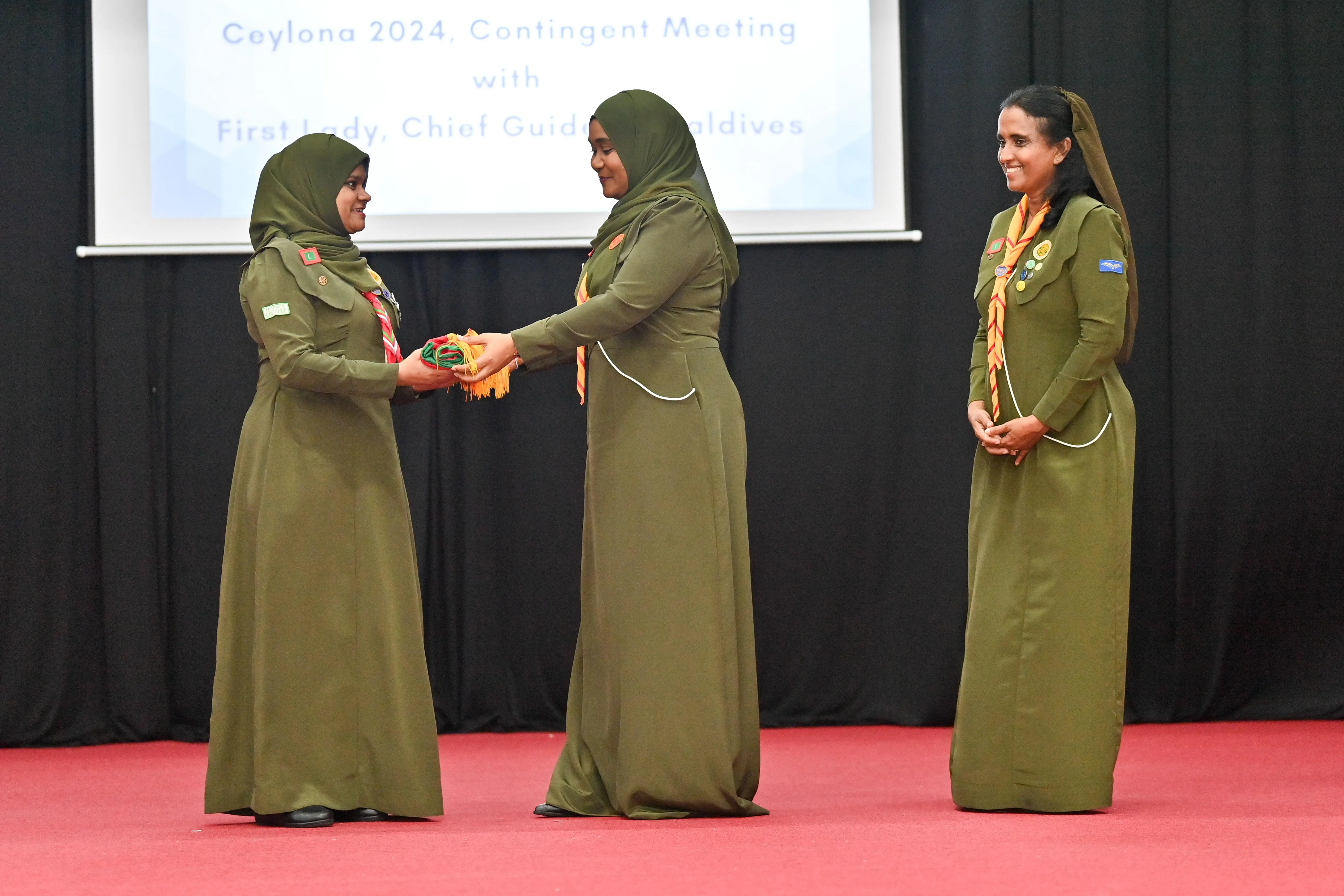 ގާރލްގައިޑް ހަރަކާތުގައި ބައިވެރިވެ ގިނަ އަންހެން ދަރިވަރުންތަކެއް ބިނާވެގެންދިއުމަކީ ޤައުމަށް ވަރަށް ބޭނުންތެރިކަމެއް: މެޑަމް