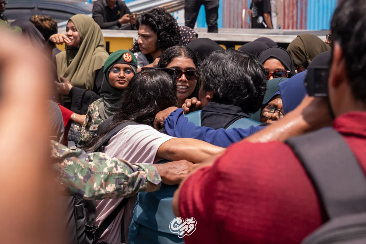 ދިވެހި ވަޠަނީ ޚިދުމަތުގެ 4 ވަނަ ބެޗްގެ ދަރިވަރުން، އަސާސީ ތަމްރީންތަކަށް ފުރުން