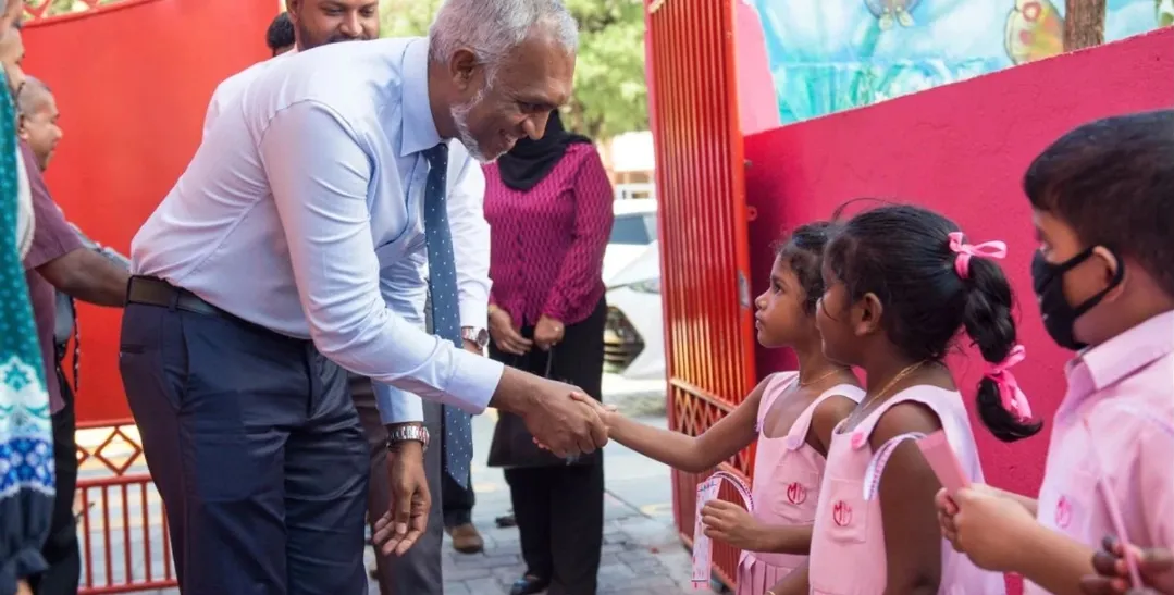 ދުނިޔޭގެ އޮއިވަރުތަކުގައި ނުޖެހި ހެޔޮގޮތުގައި ކުދިން ބޮޑެތިކުރުމަށް މަސައްކަތް ކުރަންޖެހޭ: ޑރ.މުޢިއްޒު