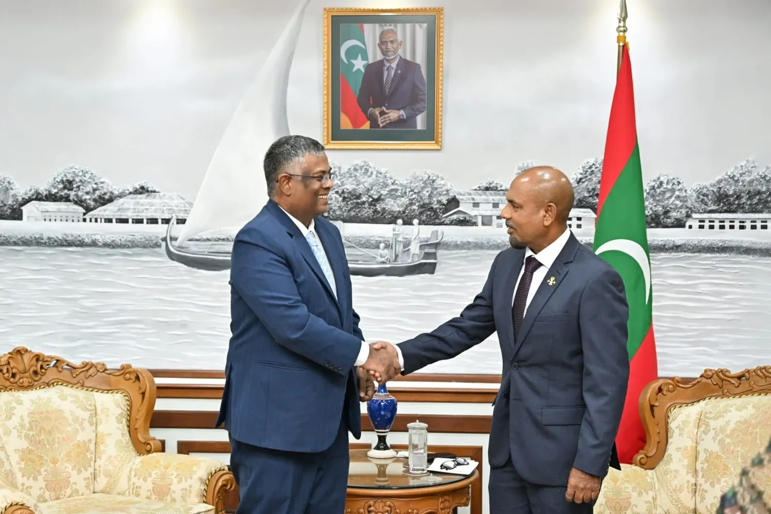 ރާއްޖޭގެ ދިފާއީ ވަޒީރު އިންޑިއާ ސަފީރާއި ބައްދަލުކުރައްވަނީ