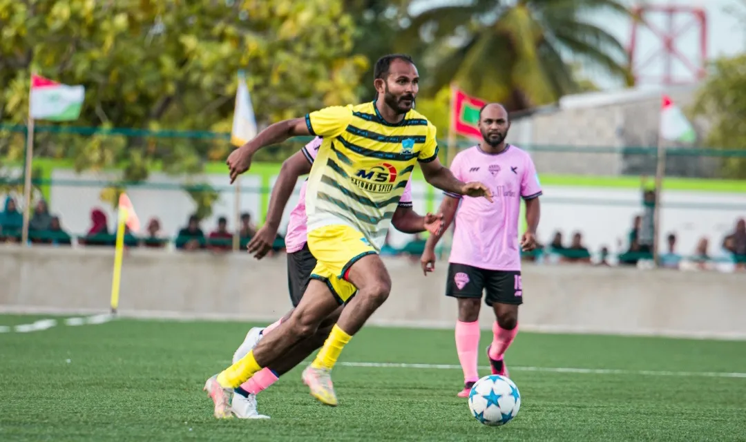 ޑީޑަބްލިޔު ފިނިޝިންގ ވާދަކުރި މެޗުގެ ތެރެއިން.. ފޮޓޯ: ޝަމީލް އާދަމް