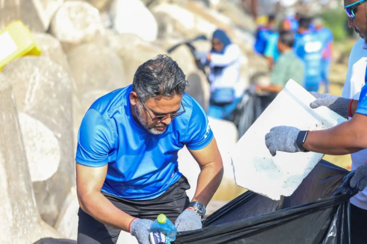 ކަނޑުތަކުގެ ދުވަސް ފާހަގަ ކުރުމުގެ ގޮތުން ހިންގާ ހަރަކާތްތަކުގެ ތެރެއިން މާލެ ދެކުނު ފަރާތުގެ ފަޅުތެރެ ސާފުކުރުން - ފޮޓޯ: މާލޭ ސިޓީ ކައުންސިލް