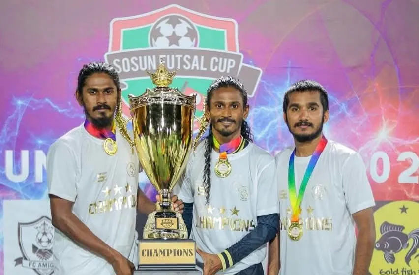 މުބާރާތުގެ އެންމެ ފަހުގެ ޗެންޕިއަން ހެލޯ ބޭބީގެ ކުޅުންތެރިން މުބާރާތުގެ ޓްރޮފީއާއެކު އުފާފާޅުކުރަނީ