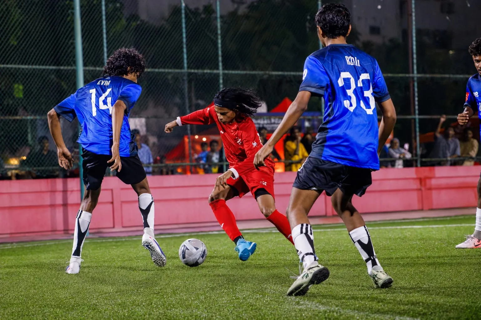 ޒިކުރާ ކޮލެޖާއި ސްކޫލް އޮފް މެޑިސިން ބައްދަލުކުރިމެޗްގެ ތެރެއިން؛ ފޮޓޯ / އެމް.އެން.ޔޫ.އެސް.ޔޫ