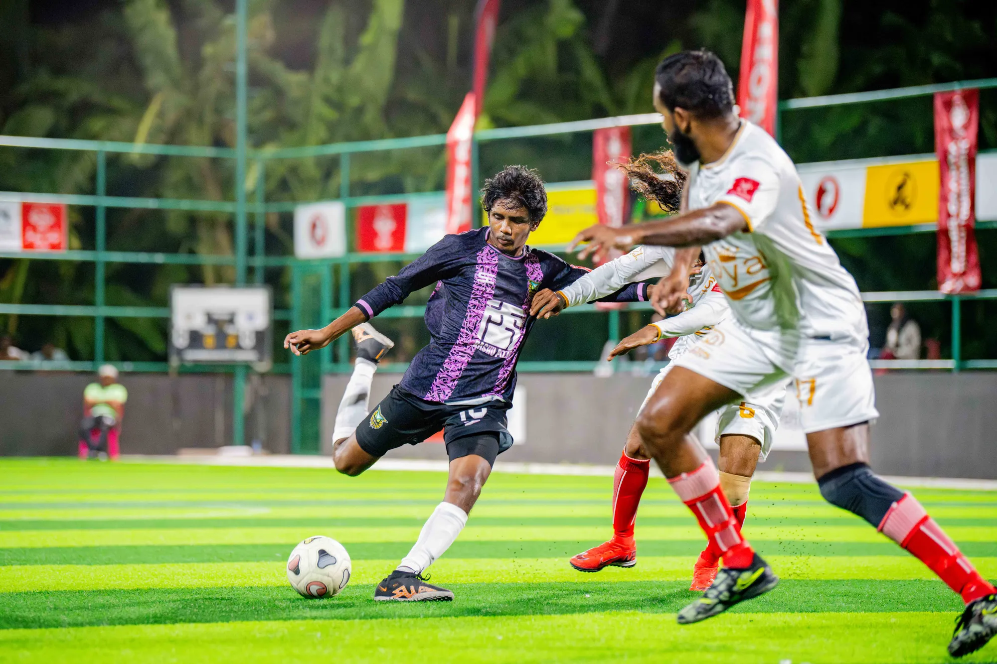 އަލްސަންގެ ހެޓްރިކާއެކު ލެޖެންޑްސް ބަލިކޮށް ވެމްކޯ އިން ކުއާޓާގެ އުންމީދު ދަމަހައްޓައިފި