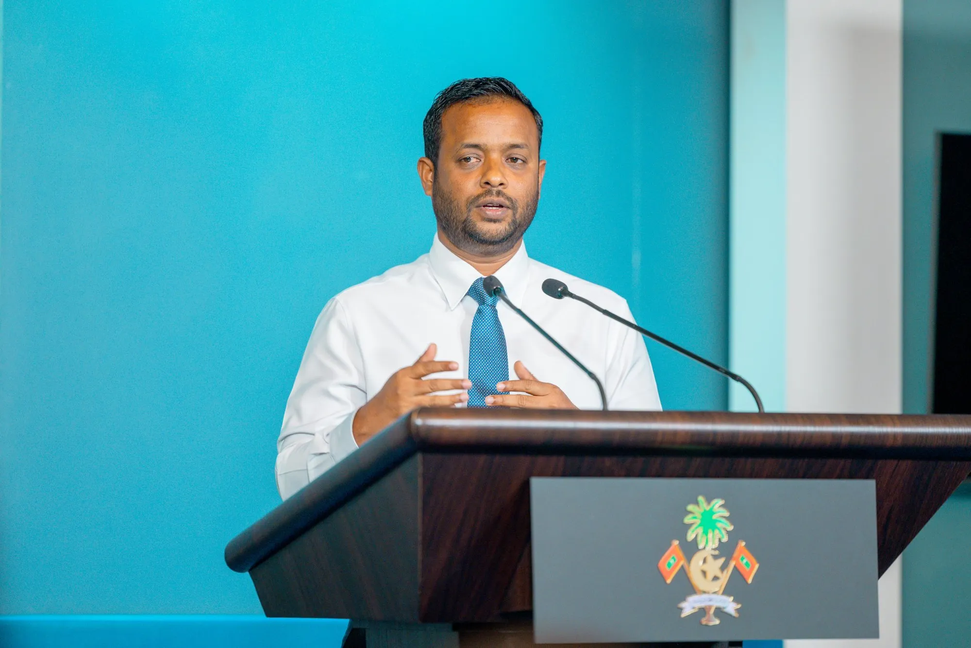 އިމާރަތްކުރުމާއި ގެދޮރުވެރިކަމާއި ބިނާރާ ބެހޭ ވަޒީރު ޑރ. ޢަބްދުالله މުއްޠަލިބް:ފޮޓޯ/ އިމާރާތްކުރުމާ ބެހޭ ވުޒާރާ