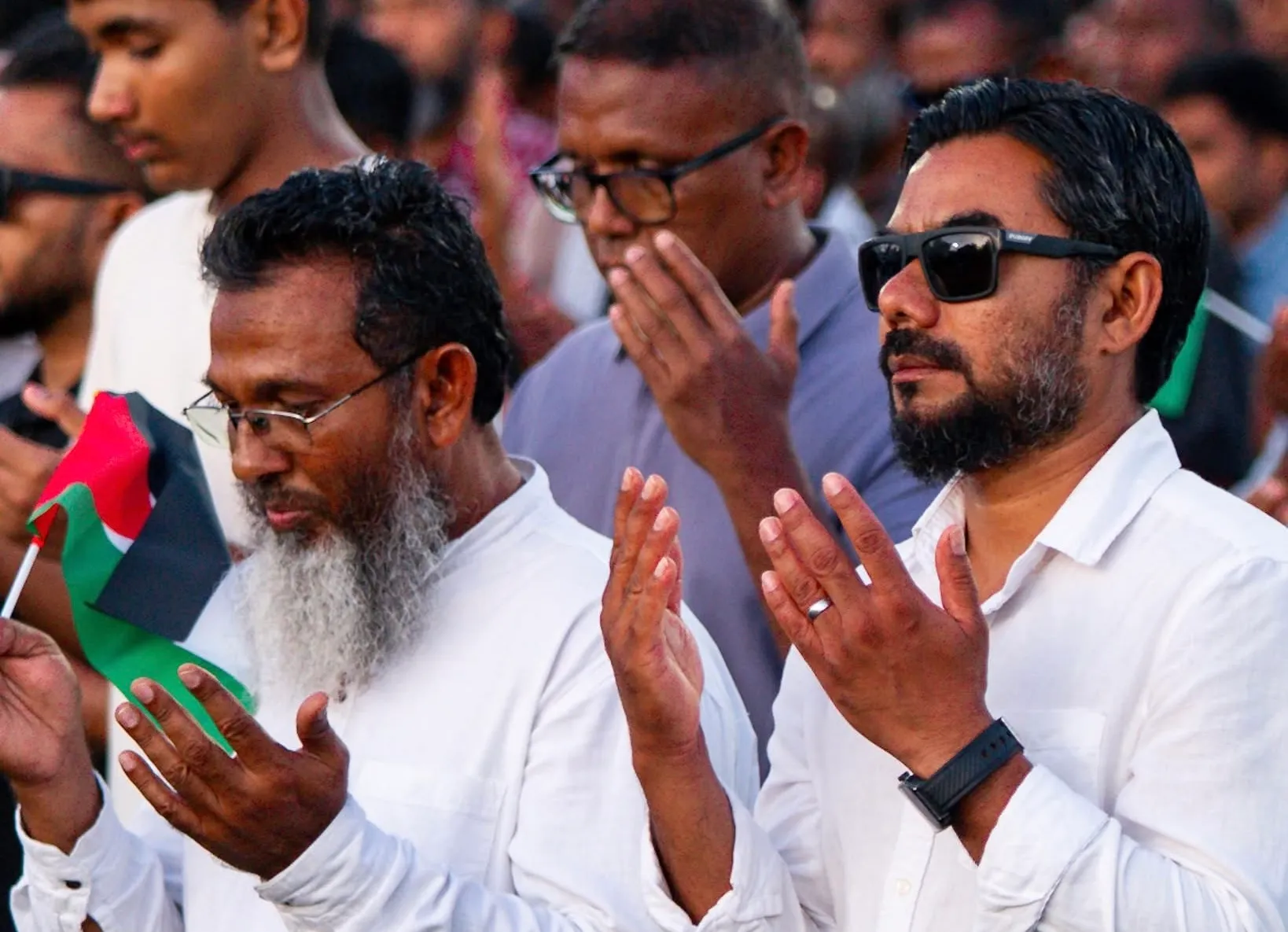 ޖަމާޢަތް ހަދައިގެން ދުޢާ ކުރުން ހުއްދަ؛ އެކަމަކު އާދައަކަށް ހަދައިގެން ނުވާނެ: ފަތުވާ މަޖިލިސް