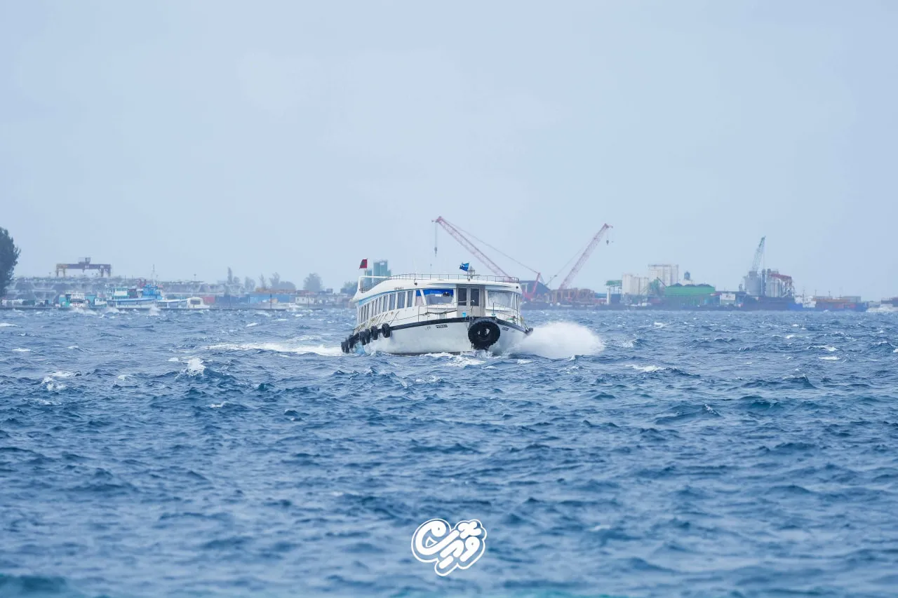 ކަނޑުތައް ވަރަށް ގަދަ؛ ދަތުރު ކުރާއިރު ލައިފްޖެކެޓް އެޅުމަށް އެދިއްޖެ