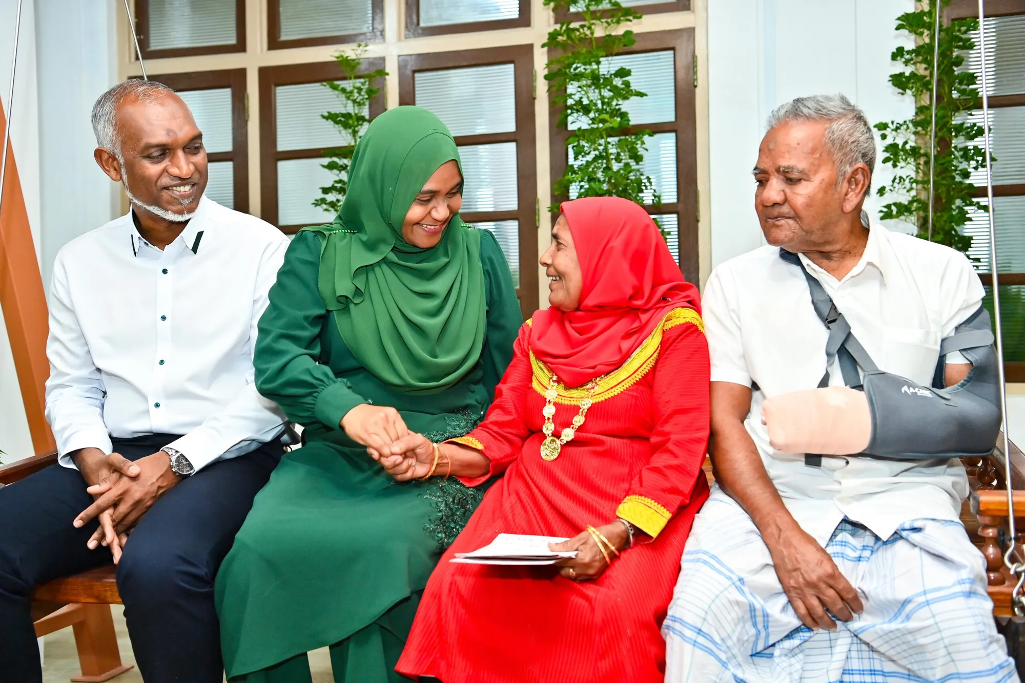 ރައީސް މުޢިއްޒުގެ ދެކަނބަލުން އިސްރަށްވެހިންގެ ނާދީ ހުޅުވުމުގެ ރަސްމިއްޔާތުގައި ބައިވެރިވެވަޑައިގަންނަވަނީ: ފޮޓޯ/ ރައީސް އޮފީސް