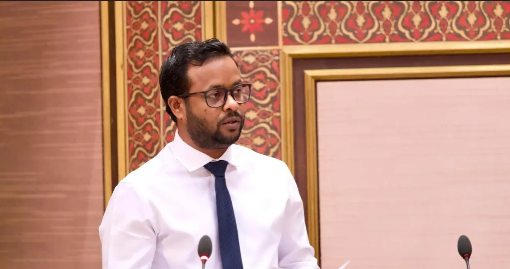 ބިނާރާއި ގެދޮރުވެރިކަމާއި އުމްރާނީ ތަރައްޤީއާ ބެހޭ ވަޒީރު ޑރ. ޢަބްދުﷲ މުއްޠަލިބް /ފޮޓޯ: މަޖިލިސް