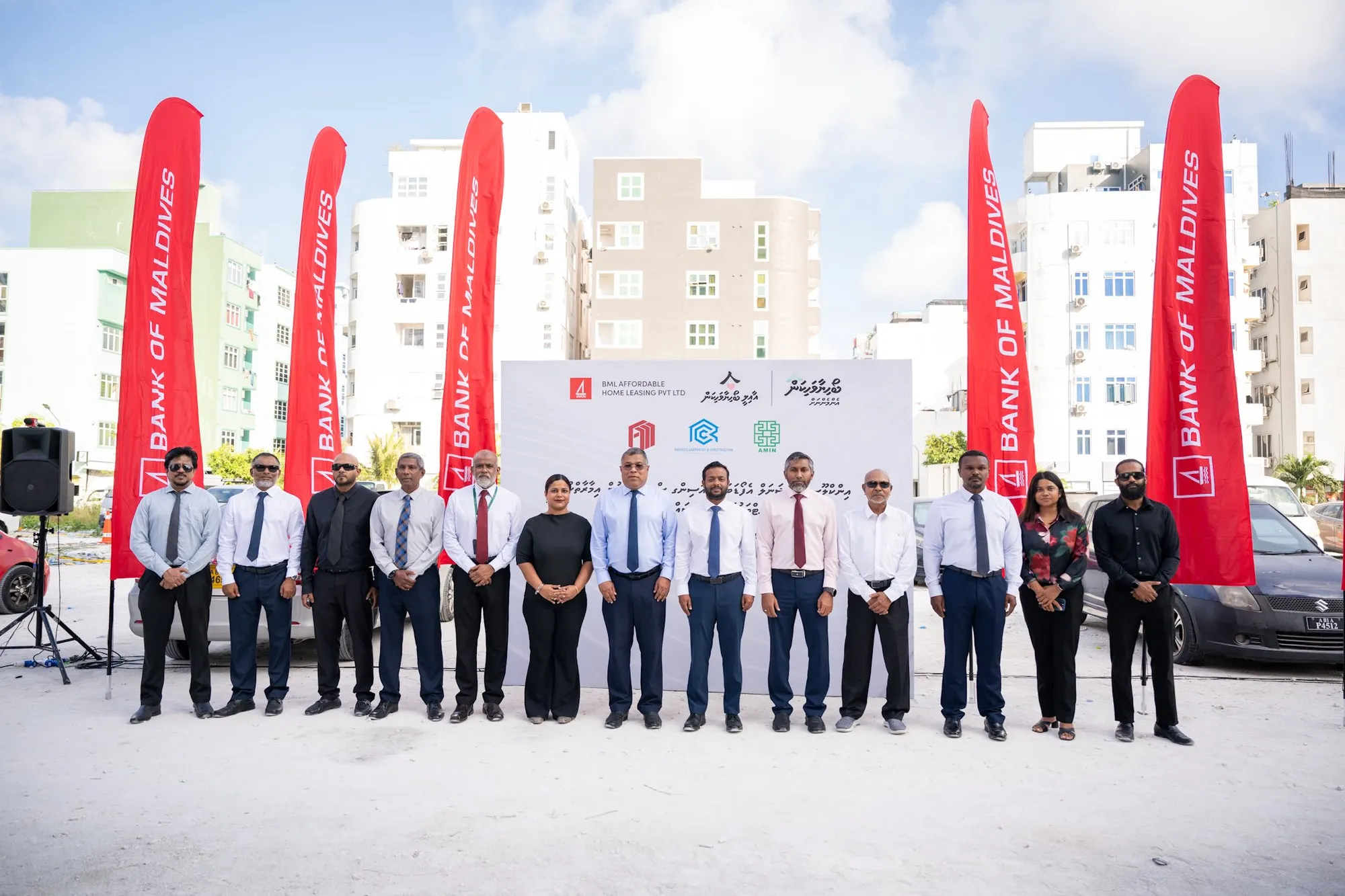 ބީއެމްއެލްގެ ސީއީއޯ މިއަދުވެސް ދެއްވީ، އެ ބޭންކުން ކުރިއަށްގެންދާ 4،000 އެޕާޓްމަންޓްގެ ޔަގީންކަން