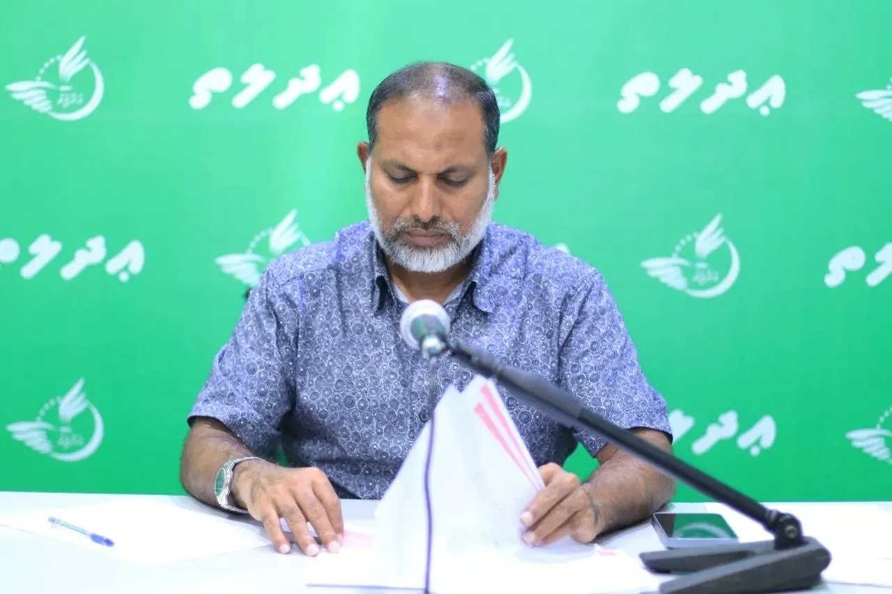 އަދާލަތު ޕާޓީގެ ހުޅުމާލޭ ގޮފީގެ މެޖޯރިޓީގެ ތާއީދުވެސް ޑރ.މުޢިއްޒަށް!