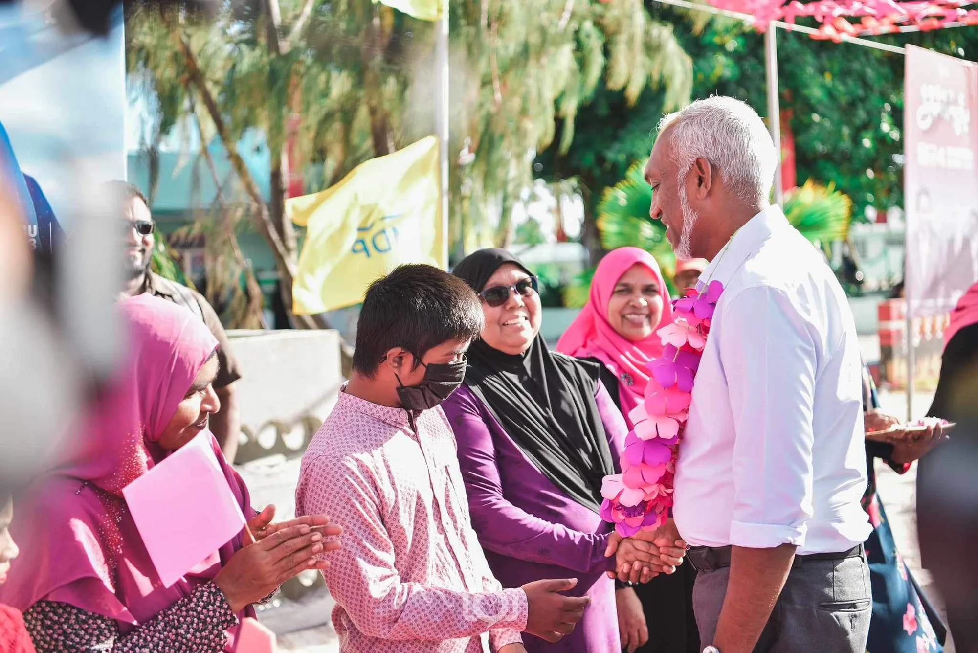މުއިއްޒުއަކީ ވަރަށް ރަނގަޅު ދަރިއެއް، ވައުދުތައް ފުއްދައިދޭނެ: މަންމާފުޅު