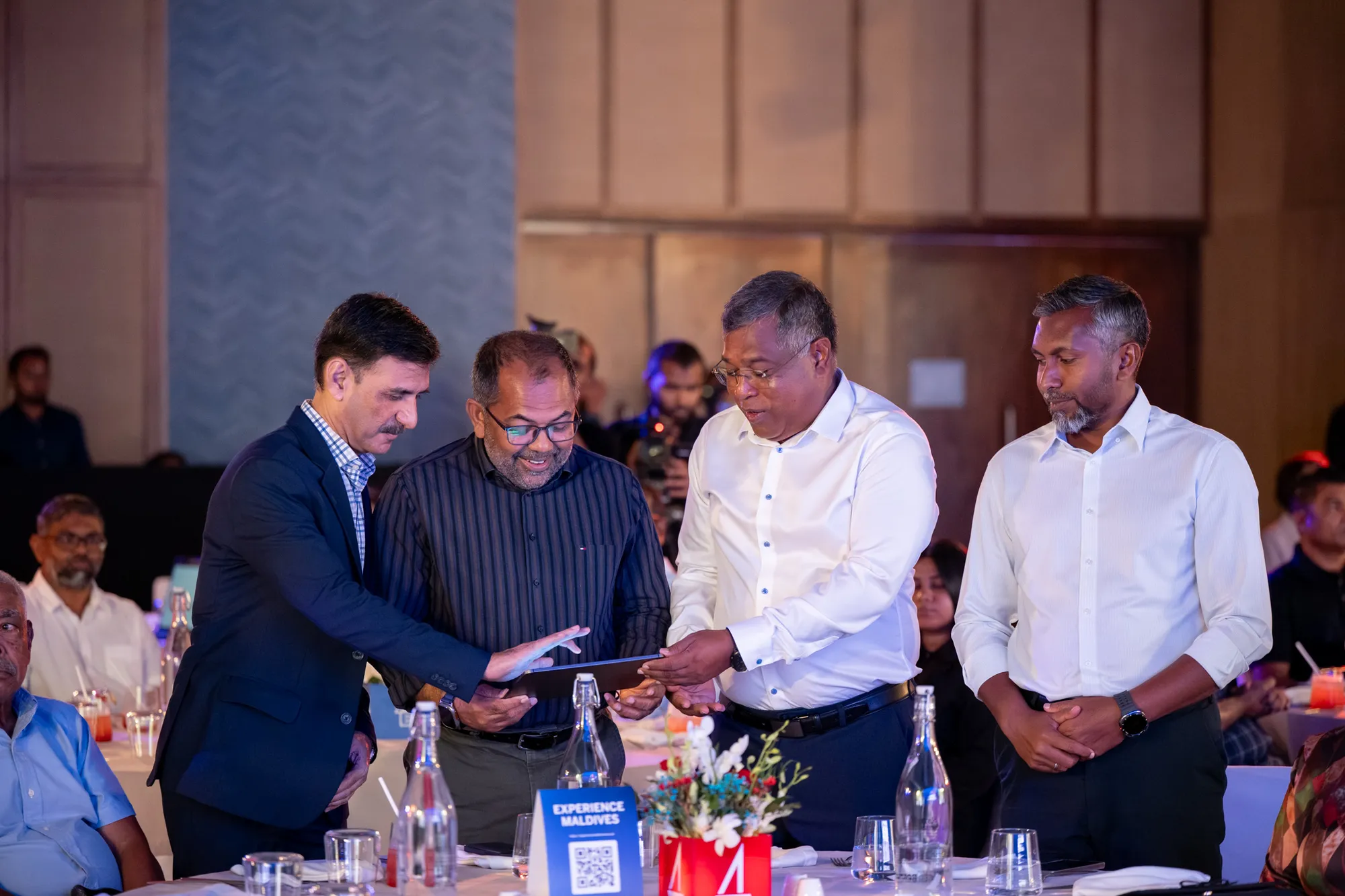 ބީއެމްއެލްއިން އާއި އެމެރިކަން އެކްސްޕްރެސް އިން "އެކްސްޕީރިއަންސް މޯލްޑިވްސް " ޑެސްޓިނޭޝަން ކެމްޕޭނެއް