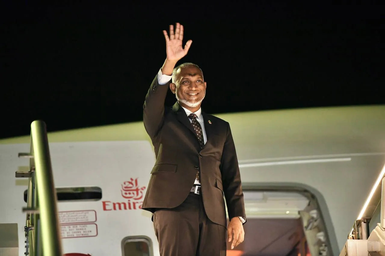 ރައީސް ކުރިން ބޭރަށް ކުރެއްވި ދަތުރުފުޅެއްގެ ތެރެއިން - ފޮޓޯ: ރައީސް އޮފީސް