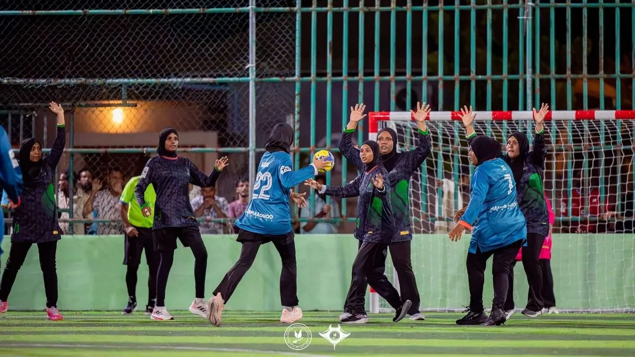 ހަނިމާދޫ ކައުންސިލްގެ އިންޓަރ އޮފީސް ހޭންޑްބޯލް މުބާރާތުގެ ފުރަތަމަ މެޗު ވީ އެއްވަރު