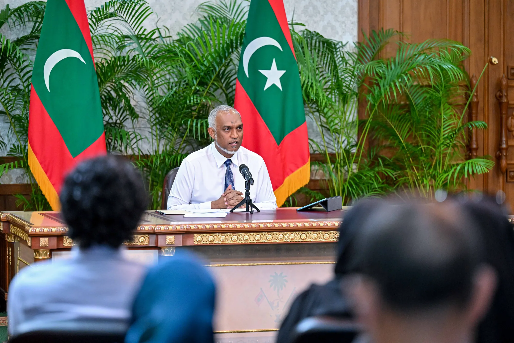 ރައީސް ޑރ. މުހައްމަދު މުއިއްޒު ނޫސްވެރިންނަށް މައުލޫމާތު ދެއްވަނީ -- ފޮޓޯ: ރައީސް އޮފީސް