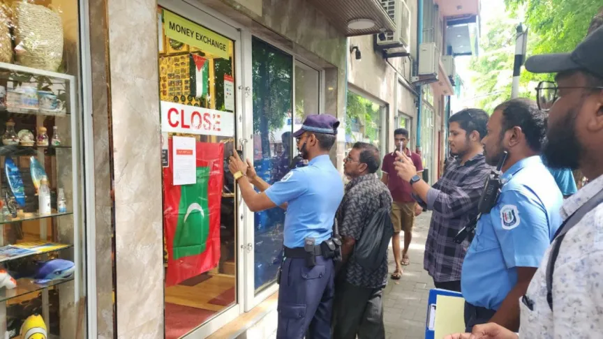 MPS inspects and shutting down an illegal money exchange facility in Male' city (Photo/Maldives Police)