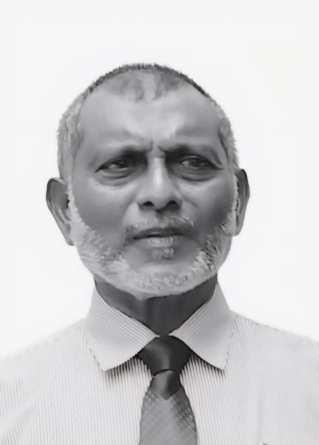 ދައުލަތަށް 43 އަހަރަށްވުރެ ދިގު މުއްދަތަކަށް ޚިދުމަތްކުރެއްވި ޢަލީ ޒުބައިރު ނިޔާވުމާ ގުޅިގެން ރައީސުލްޖުމްހޫރިއްޔާ ތަޢުޒިޔާ ފޮނުއްވައިފި