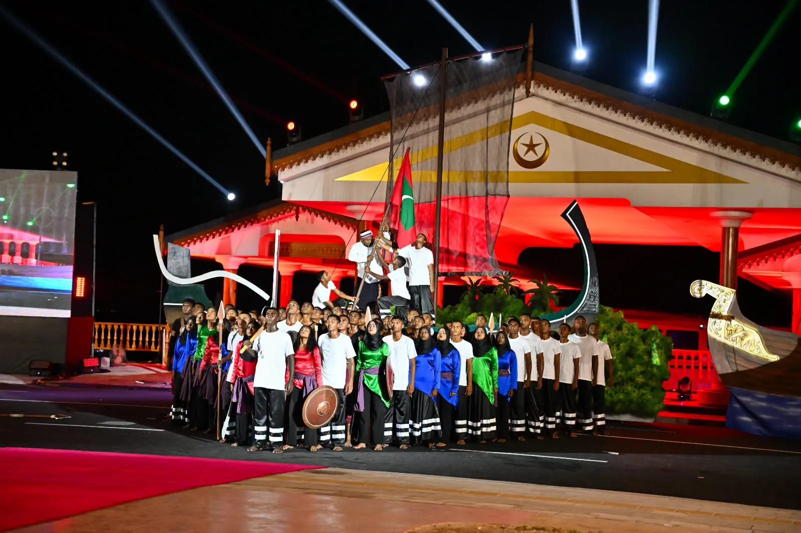 މިނިވަން ދުވަހުގެ ހެވިކަމާއި ކުޅިވަރުގެ މައިދާނީ ހަރަކާތްތައް ބާއްވައިފި 