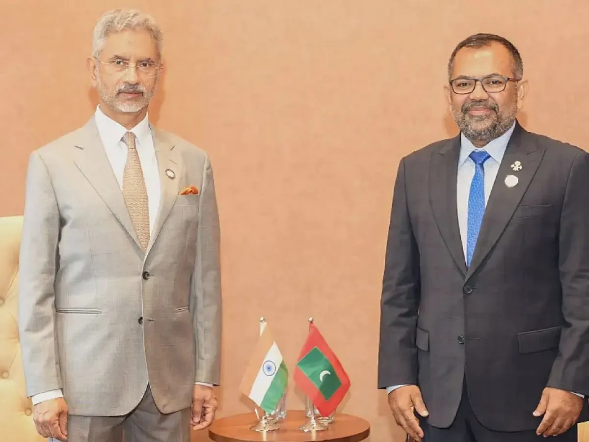 ރާއްޖޭގެ ފޮރިން މިނިސްޓަރު މޫސާ ޒަމީރާއި އިންޑިޔާގެ އެކްސްޓާނަލް އެފެއާޒް މިނިސްޓަރު ޑރ. އެސް ޖައިޝަންކަރު --- ފޮޓޯ: އެކްސް