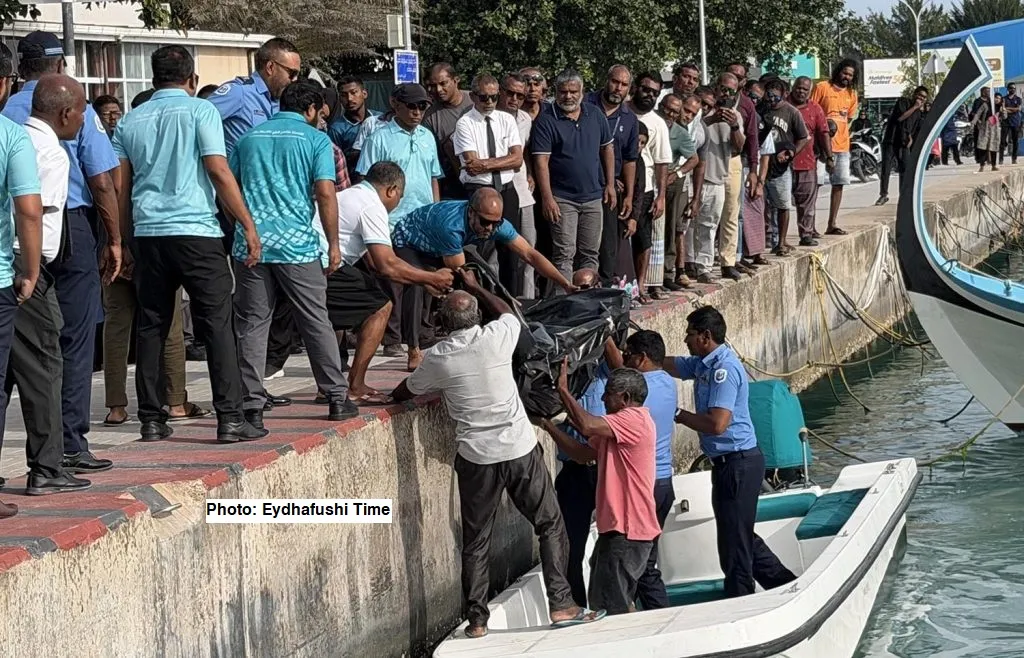 އޭދަފުށީ ބަނދަރު ތެރޭގައި ދުވަސްވީ މީހަކު މަރުވެފައި އޮއްވައި ފެނިއްޖެ