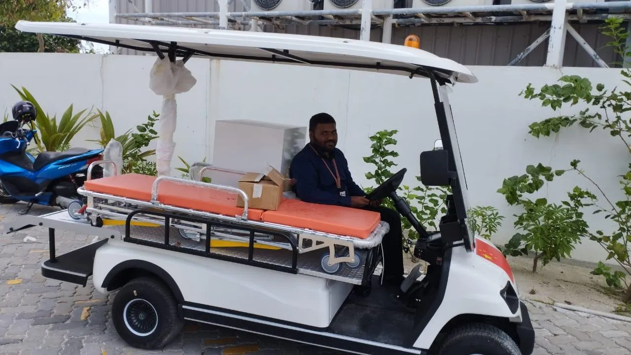 މާވަރުލު އެއާޕޯޓުގައި ބޭނުންކުރާ ބަގީ އެމްބިއުލެންސް-- ފޮޓޯ: ރީޖަނަލް އެއާޕޯޓްސް ކޮމްޕެނީ
