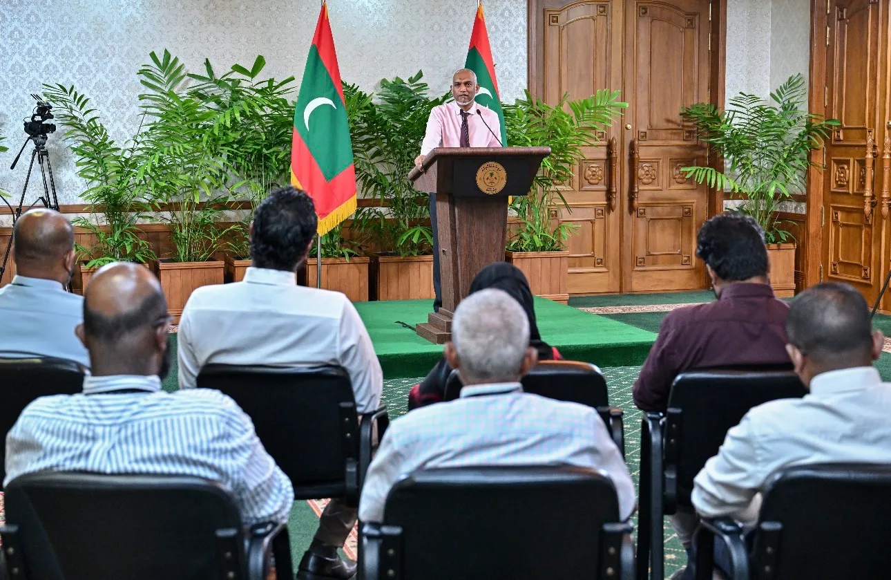 ރައީސް މުޢިއްޒުގެ ނޫސްވެރިންގެ ބައްދަލުވުމެއްގެ ތެރެއިން: ފޮޓޯ/ ރައީސް އޮފީސް
