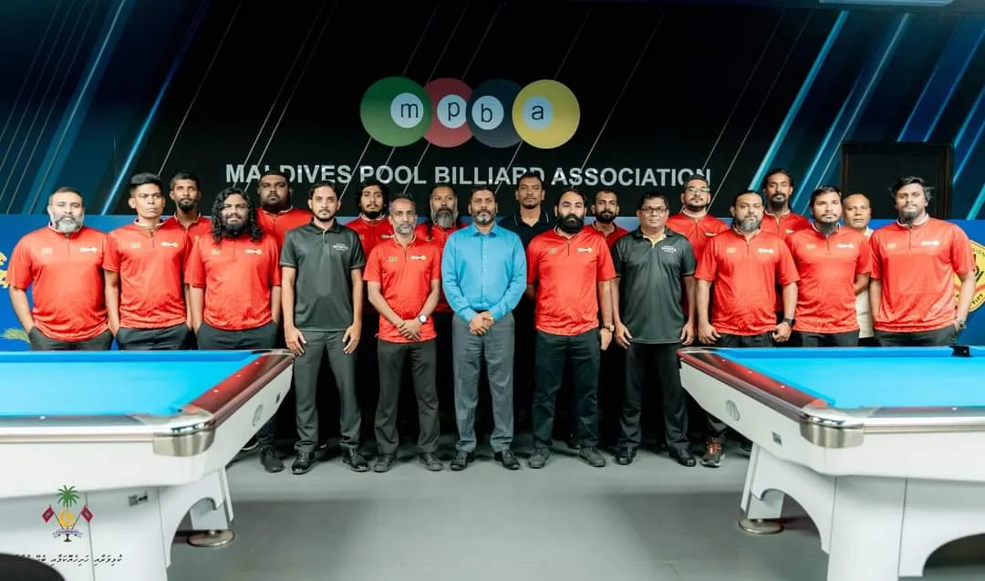 ބިލިއާޑް ސެންޓަރުގައި ބޭއްވި ޖާޒީ ހަވާލުކުރުމުގެ  ރަސްމިއްޔާތުގެ ތެރެއިން... ފޮޓޯ: ޔޫތް މިނިސްޓްރީގެ ޕޭޖުން