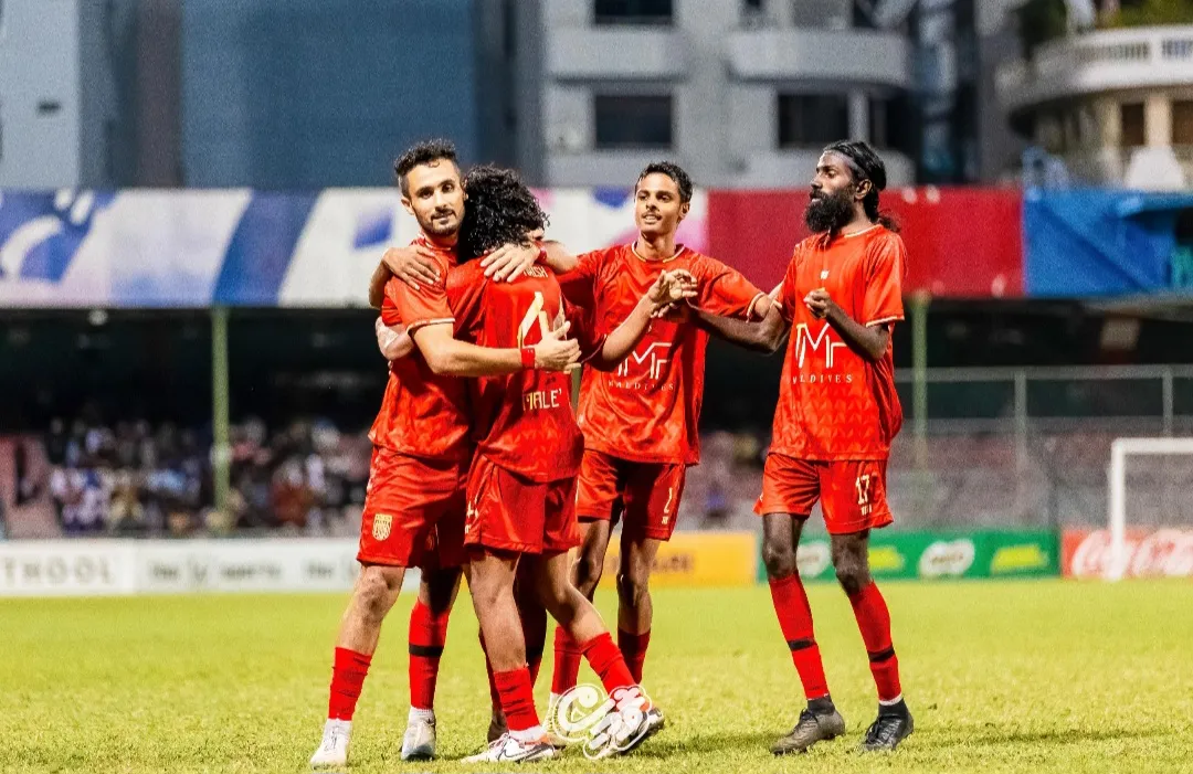 މާލޭ ސިޓީ ޓީމުގެ ކުޅުންތެރިން ގުރައިދޫ ކޮޅަށް ލަނޑުޖެހުމަށް ފަހު އުފާފާޅުކުރަނީ.. ފޮޓޯ: ވޮއިސް ސްޕޯޓްސް